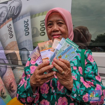 Ramai-Ramai Warga Serbu Penukaran Uang di Mobil Kas Keliling BI