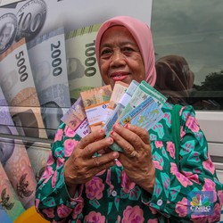 Ramai-Ramai Warga Serbu Penukaran Uang di Mobil Kas Keliling BI