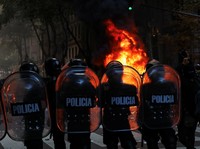 Pemerintah Buat Pekerja Sengsara, Demo Rusuh-Hujan Molotov