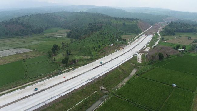 Pembangunan Tol Probowangi Paket 3 Garapan WIKA Capai 74,9%