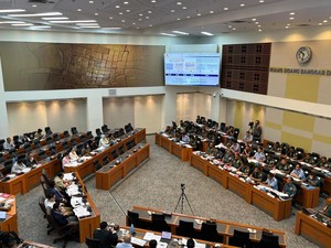 Komisi I DPR Rapat Bahas RUU TNI hingga Malam di Hotel Jakpus