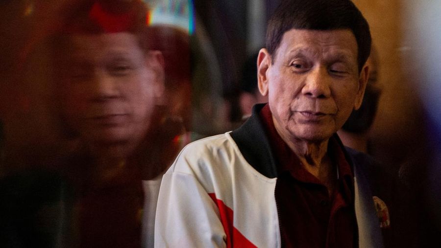 Mantan presiden Filipina Duterte, yang menghadapi dakwaan pembunuhan di Mahkamah Pidana Internasional atas perangnya melawan narkoba, akan dibawa ke unit penahanan pesisir dekat Den Haag, tempat beberapa tersangka kejahatan perang terkenal ditahan. (Tangkapan Layar Video Reuters/ICC-CPI)