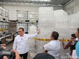 Terbukti Kurangi Takaran, Kemendag-Polri Tutup Pabrik Minyakita di Karawang