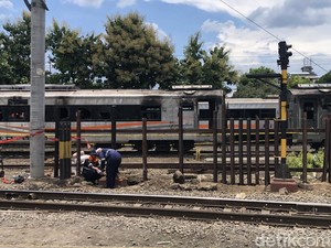 Lokasi Kebakaran 3 Gerbong Kereta di Stasiun Tugu Dipagar Besi