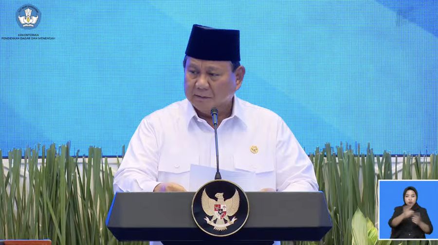 Prabowo Subianto dalam peluncuran mekanisme baru penyaluran tunjangan guru dan asn daerah. (Tangkapan layar YouTube @Kemdikdasmen)