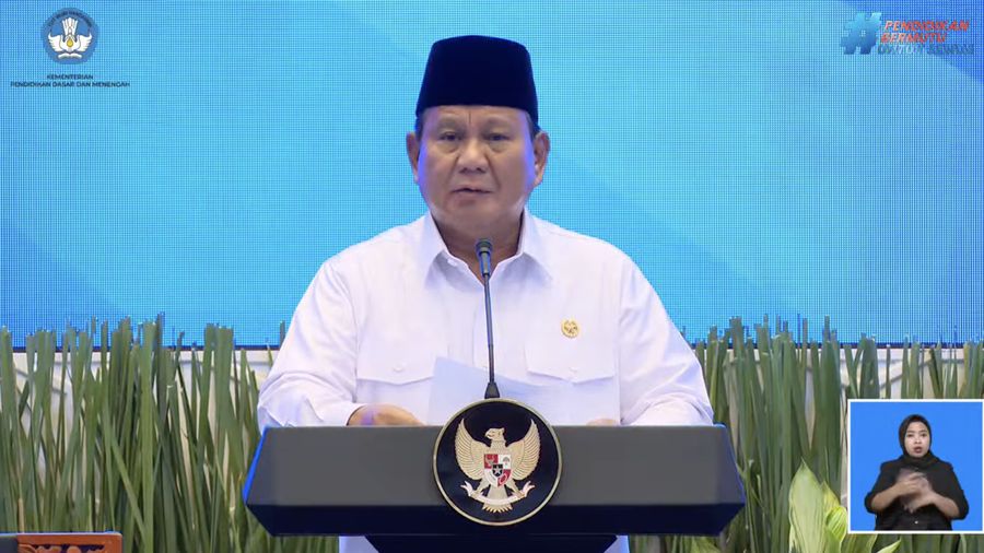 Prabowo Subianto dalam peluncuran mekanisme baru penyaluran tunjangan guru dan asn daerah. (Tangkapan layar YouTube @Kemdikdasmen)