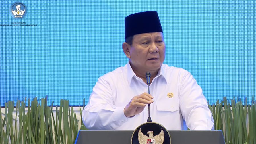 Prabowo Subianto dalam peluncuran mekanisme baru penyaluran tunjangan guru dan asn daerah. (Tangkapan layar YouTube @Kemdikdasmen)