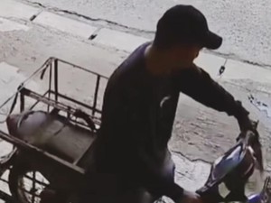 Terekam CCTV Pria di Depok Curi Motor Pengantar Gas, Polisi Selidiki
