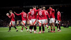 April Mencekam Manchester United