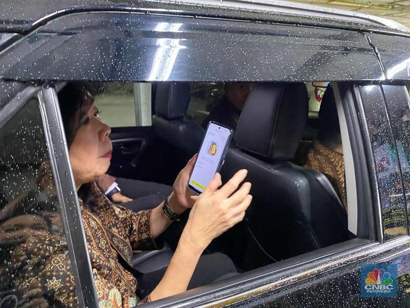Bank Indonesia meluncurkan layanan terbaru, QRIS Tap atau QRIS Tanpa Pindai mulai hari ini,Jumat (14/3/2025). Layanan ini ditujukan untuk transaksi di moda transportasi dan layanan umum, Rumah Sakit (RS) hingga Universitas. (CNBC Indonesia/Zahwa Madjid) Bank Indonesia meluncurkan layanan terbaru, QRIS Tap atau QRIS Tanpa Pindai mulai hari ini,Jumat (14/3/2025). Layanan ini ditujukan untuk transaksi di moda transportasi dan layanan umum, Rumah Sakit (RS) hingga Universitas. (CNBC Indonesia/Zahwa Madjid)