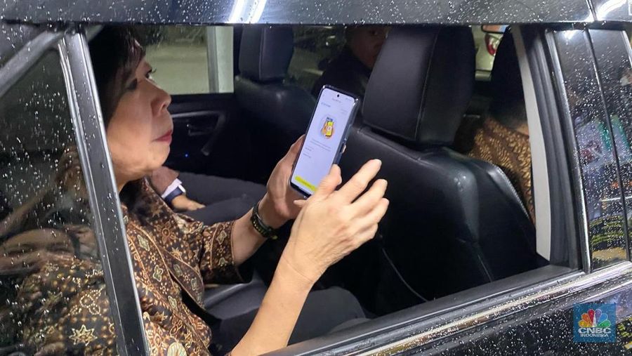 Bank Indonesia meluncurkan layanan terbaru, QRIS Tap atau QRIS Tanpa Pindai mulai hari ini,Jumat (14/3/2025). Layanan ini ditujukan untuk transaksi di moda transportasi dan layanan umum, Rumah Sakit (RS) hingga Universitas. (CNBC Indonesia/Zahwa Madjid) Bank Indonesia meluncurkan layanan terbaru, QRIS Tap atau QRIS Tanpa Pindai mulai hari ini,Jumat (14/3/2025). Layanan ini ditujukan untuk transaksi di moda transportasi dan layanan umum, Rumah Sakit (RS) hingga Universitas. (CNBC Indonesia/Zahwa Madjid)