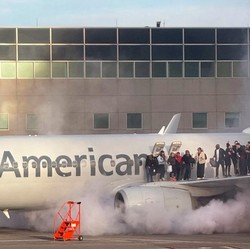 Pesawat Boeing American Airlines Terbakar, Penumpang Terjebak di Sayap