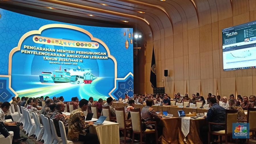 Menteri Perhubungan Dudy Purwagandhi memimpin rapat koordinasi penyelenggaraan angkutan lebaran 2025/1446 H di Kementerian Perhubungan, Jumat (14/3/2025). (CNBC Indonesia/Ferry Sandi)