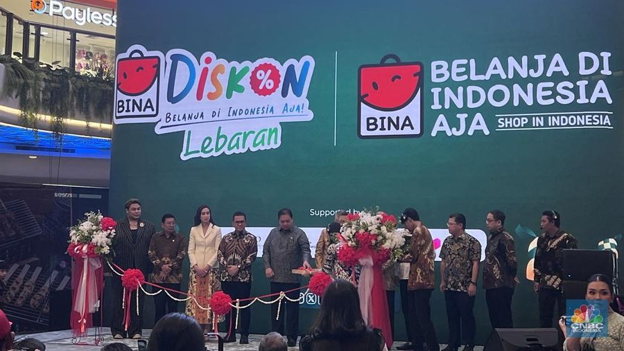 Program Belanja di Indonesia Aja (BINA) Diskon Lebaran 2025 resmi dibuka, Jumat (14/3/2025). Menteri Koordinator Bidang Perekonomian, Airlangga Hartarto, secara resmi membuka acara ini. (CNBC Indonesia/Lynda Hasibuan)