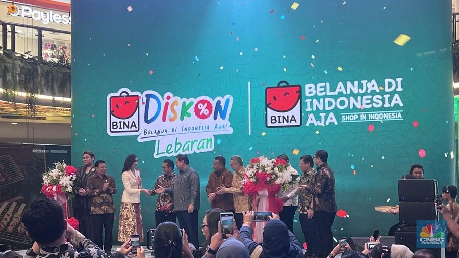 Program Belanja di Indonesia Aja (BINA) Diskon Lebaran 2025 resmi dibuka, Jumat (14/3/2025).  Menteri Koordinator Bidang Perekonomian, Airlangga Hartarto, secara resmi membuka acara ini. (CNBC Indonesia/Lynda Hasibuan)