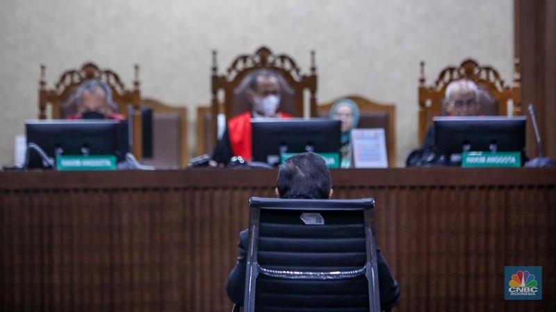 Sekjen DPP PDI Perjuangan Hasto Kristiyanto saat menjalani sidang perdana dengan agenda pembacaan dakwaan di Pengadilan Tipikor, Jakarta, Jumat (14/3/2025). (վ/Faisal Rahman)