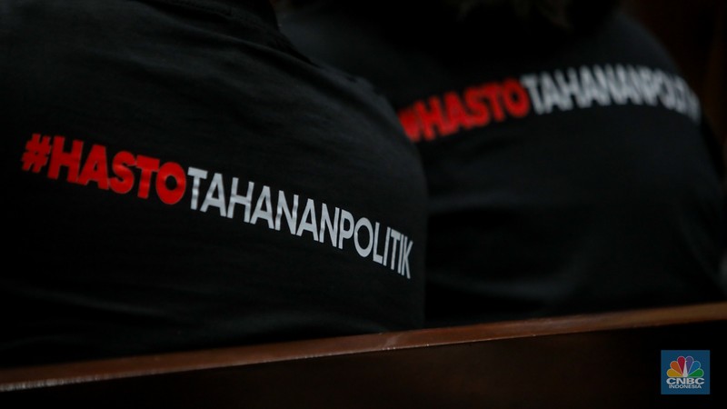 Sekjen DPP PDI Perjuangan Hasto Kristiyanto saat menjalani sidang perdana dengan agenda pembacaan dakwaan di Pengadilan Tipikor, Jakarta, Jumat (14/3/2025). Sekjen DPP PDI Perjuangan Hasto Kristiyanto saat menjalani sidang perdana dengan agenda pembacaan dakwaan di Pengadilan Tipikor, Jakarta, Jumat (14/3/2025). (CNBC Indonesia/Faisal Rahman)