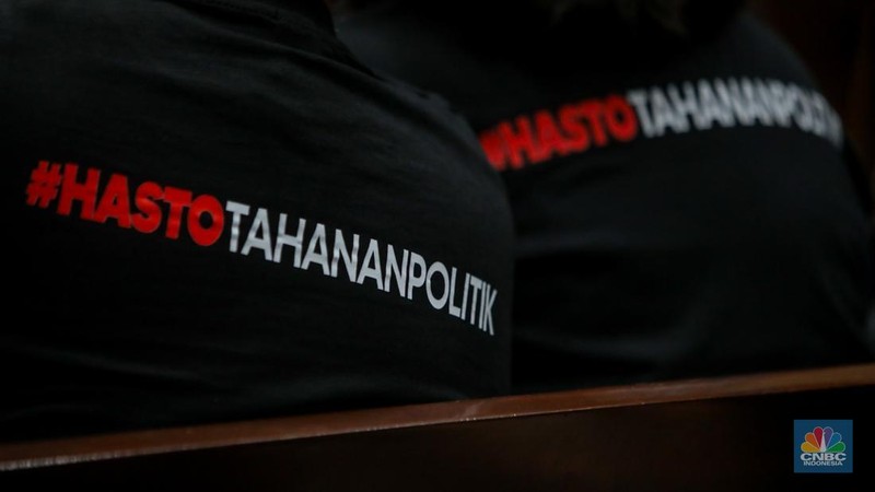 Sekjen DPP PDI Perjuangan Hasto Kristiyanto saat menjalani sidang perdana dengan agenda pembacaan dakwaan di Pengadilan Tipikor, Jakarta, Jumat (14/3/2025). (վ/Faisal Rahman)