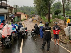 Banjir di Jalan Cisurupan-Cikajang, Akses ke Garut Selatan Terputus