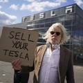 Elon Musk Jadi Musuh Warga AS, Tesla Kena Boikot & Saham Anjlok 48%
