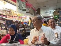 Cerita Zulhas Borong Pakaian di Tanah Abang, Bantu UMKM-Korban Banjir