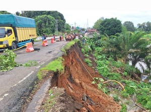 Jalan Penghubung Musi Rawas-Muba Tergerus Longsor, Lalu Lintas Dialihkan