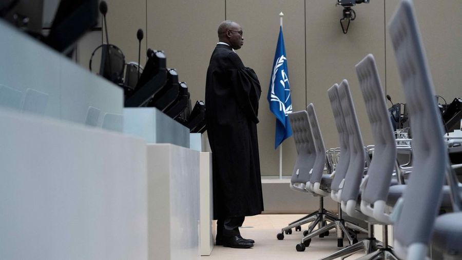 Mantan Presiden Filipina, Rodrigo Duterte, muncul pada hari Jumat (14/03) melalui tautan video di hadapan para pengadil di Mahkamah Pidana Internasional ICC di Den Haag, Belanda, beberapa hari setelah penangkapannya di Manila. (Peter Dejong/Pool via REUTERS) Mantan Presiden Filipina, Rodrigo Duterte, muncul pada hari Jumat (14/03) melalui tautan video di hadapan para pengadil di Mahkamah Pidana Internasional ICC di Den Haag, Belanda, beberapa hari setelah penangkapannya di Manila. (Peter Dejong/Pool via REUTERS)