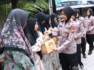 Polwan Polres Situbondo Berbagi di Panti Asuhan saat Ramadan