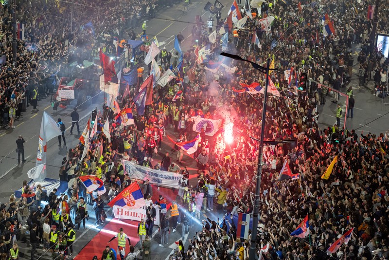 SERBIA-PROTEST/ Aksi demonstrasi para pelajar dari seluruh Serbia saat mereka berkumpul di ibu kota Beograd untuk melakukan protes massal atas runtuhnya atap stasiun kereta api Novi Sad yang fatal pada November 2024, di Beograd, Serbia, 14 Maret 2025. (REUTERS/Djordje Kojadinovic)