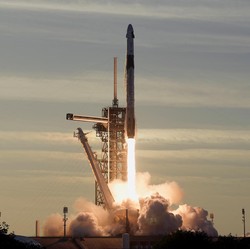 SpaceX Meluncur, Siap Jemput Astronaut NASA yang Terjebak di Antariksa