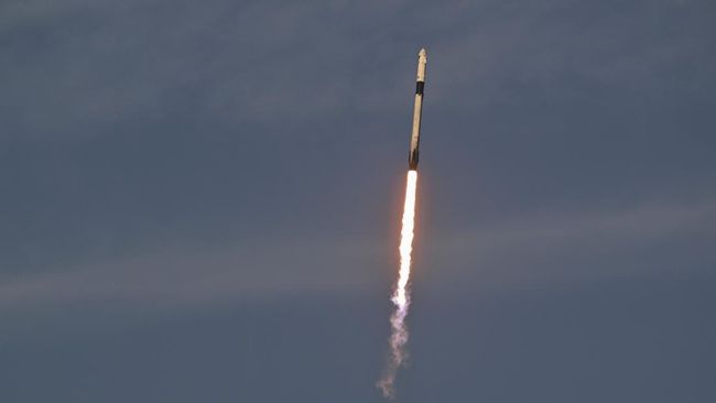 Detik-Detik Falcon 9 Meluncur Jemput 2 Astronaut yang 'Terdampar'