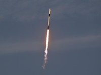 Detik-Detik Falcon 9 Meluncur Jemput 2 Astronaut yang 'Terdampar'
