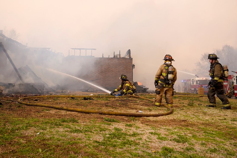 Pemukiman yang terbakar saat kebakaran hutan di Stillwater, Oklahoma, AS, 14 Maret 2025.  REUTERS/Nick Oxford