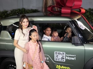 Jangan Iri! Anak Artis Ini Dapat Hadiah Mobil