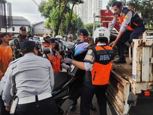 Bandel! 12 Motor Kena Angkut Dishub Usai Parkir di Trotoar Senopati