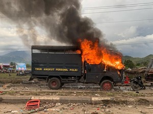 Syukuran Bupati dan Wabup Jayawijaya Ricuh, 6 Orang Luka-Mobil Polisi Dibakar