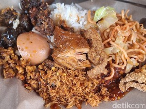Legendaris! Nasi Ayam Dong Siprig Sejak 1985 yang Bisa Ludes dalam 5 Jam