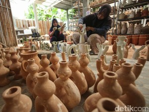 Pekerja Sampah Bantar Gebang Jadi Perajin Tembikar