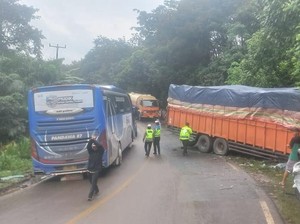 Polisi Periksa Sopir Tronton dan Pemilik Bus Handoyo Soal Laka Maut di Muba