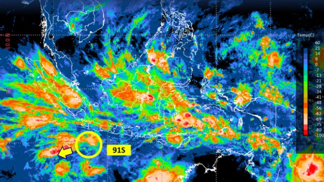 Bibit Siklon Tropis Muncul, BMKG: Jakarta-Jawa Barat Siaga Hujan Lebat