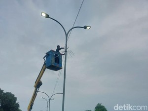 Dishub Cirebon Perbaiki 240 PJU Mati di Jalur Pantura Jelang Mudik