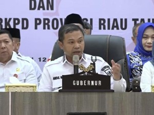 Ditahan KPK, Gubernur Riau Sempat Heboh Pusing 7 Keliling Usai Dilantik