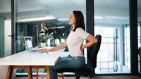 Duduk Lama Bikin Pundak Pegal? Coba Kursi Kerja Ini