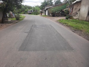 Viral Jalan Basah Ditambal Aspal di Banten, Dinas PUPR Beri Penjelasan