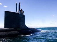 Kapal selam serang cepat kelas Virginia USS Minnesota (SSN-783) terlihat di lepas pantai Australia Barat, Australia 16 Maret 2025. (COLIN MURTY/Pool via REUTERS)
