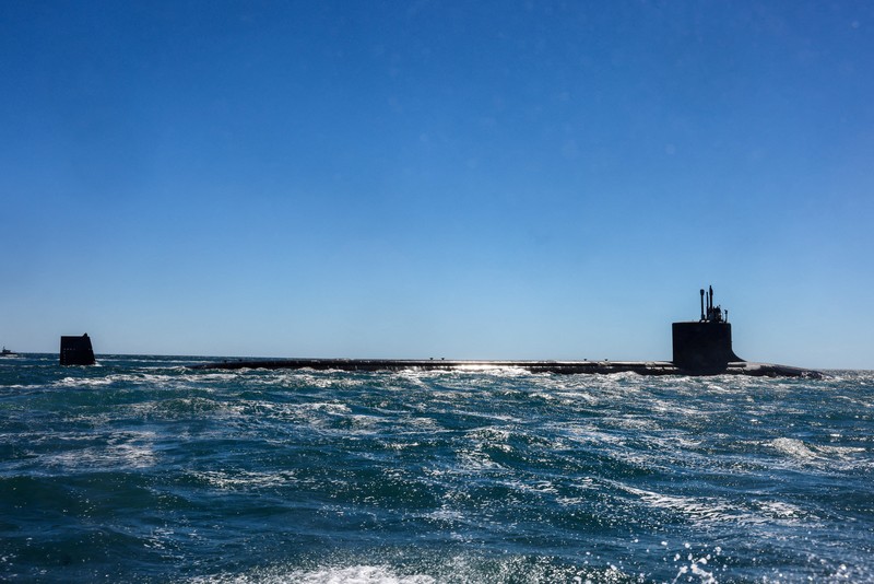 Kapal selam serang cepat kelas Virginia USS Minnesota (SSN-783) terlihat di lepas pantai Australia Barat, Australia 16 Maret 2025. (COLIN MURTY/Pool via REUTERS)
