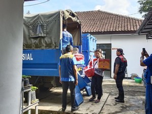 Kemensos Kirim Bantuan Bagi Warga Terdampak Banjir di Sumedang