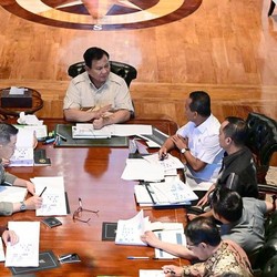 Prabowo Mendadak Ratas dengan Menteri Minggu Malam, Ini yang Dibahas