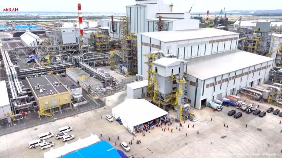 Pabrik Pemurnian Logam Mulia PT Freeport Indonesia, Gresik. (Tangkapan Layar Youtube Sekretariat Presiden)