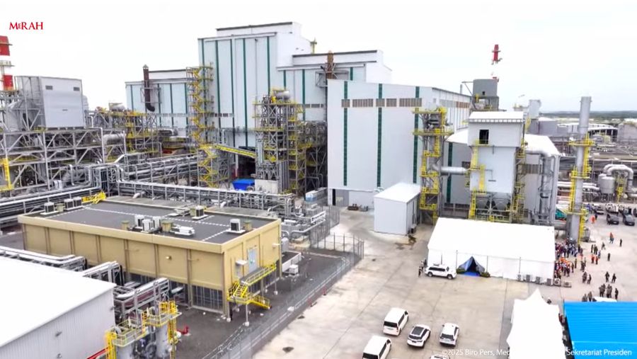 Pabrik Pemurnian Logam Mulia PT Freeport Indonesia, Gresik. (Tangkapan Layar Youtube Sekretariat Presiden)